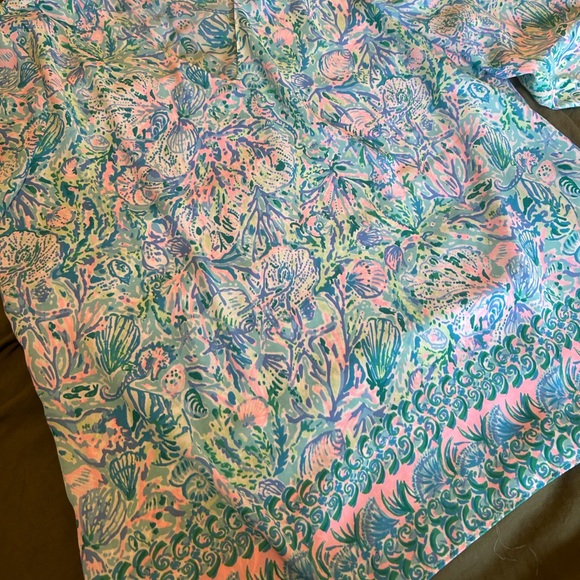Beautiful Lilly Pulitzer shell top with bow sleeves - Picture 3 of 5